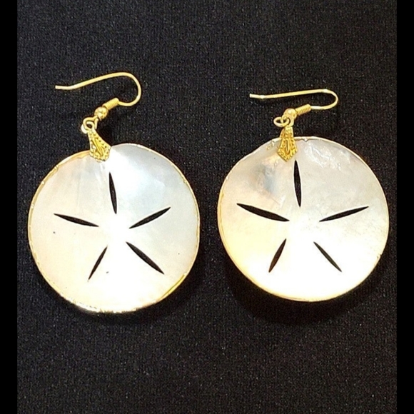 SAND DOLLAR SHELL EARRINGS - Picture 3 of 11